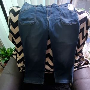 Lee Midrise  Fit Crop Blue Jeans. 16M